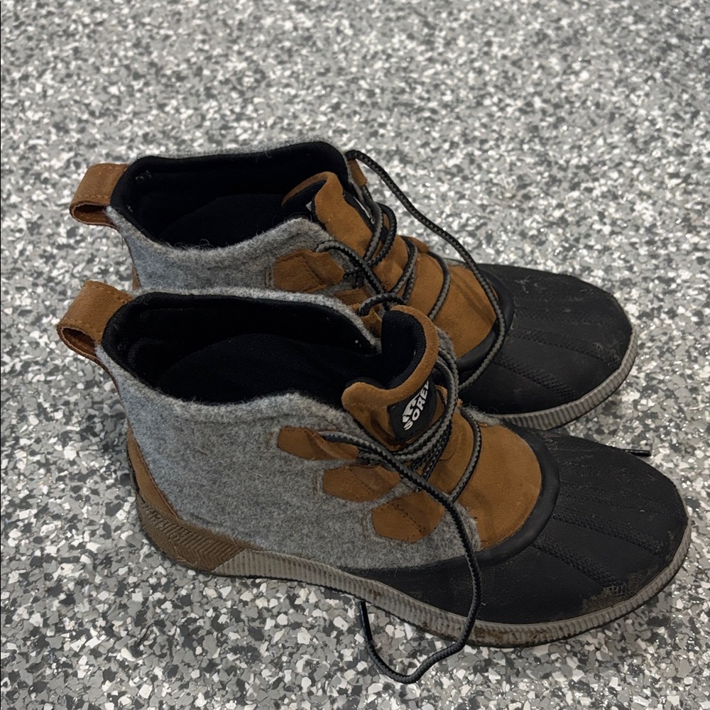 Sorel Women’s Out N About III Waterproof Boots Size 8